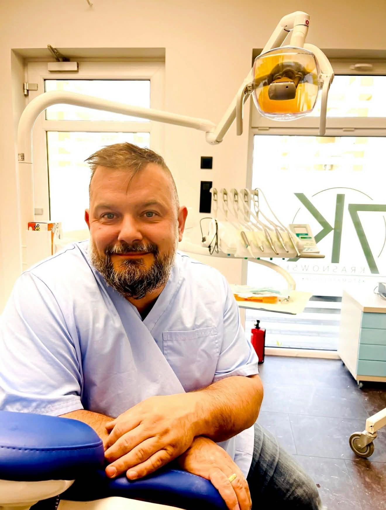lek. dent. Krzysztof Krasnowski - Stomatolog